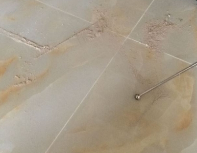 玛多瓷砖空鼓维修公司分享粘合剂选择不当在瓷砖铺贴过程中可能导致以下问题