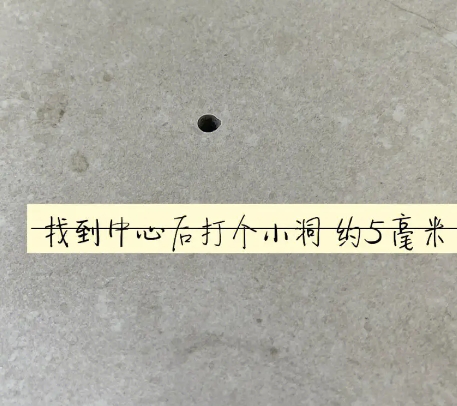 玛多瓷砖空鼓维修公司专业解答在瓷砖铺贴过程中，如果砂料搅拌不均匀，将会带来以下问题